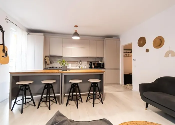 Arte - 2 Bedroom Near Coresi Mall With Free Parking